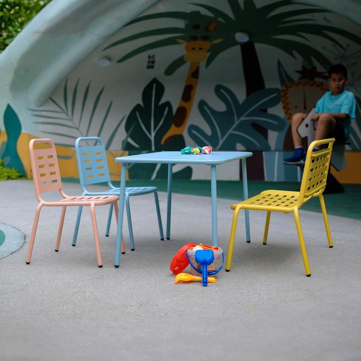 Kindertuinset Etroubles 4-delig tafel met bank en 2 stoelen, Kinderen en Baby's, Kinderkamer | Tafels en Stoelen, Verzenden