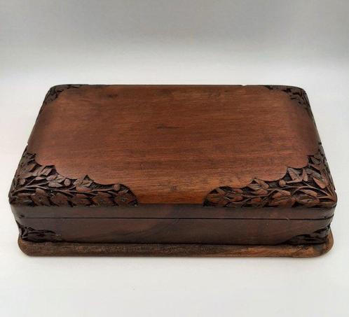 Scatola in Noce intagliata - Kist - Walnoot, Antiek en Kunst, Curiosa en Brocante