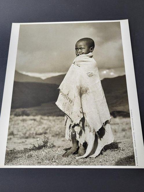 George Rodger (1908-1995) from Magnum Photo - Jeune garçon, Antiek en Kunst, Kunst | Designobjecten