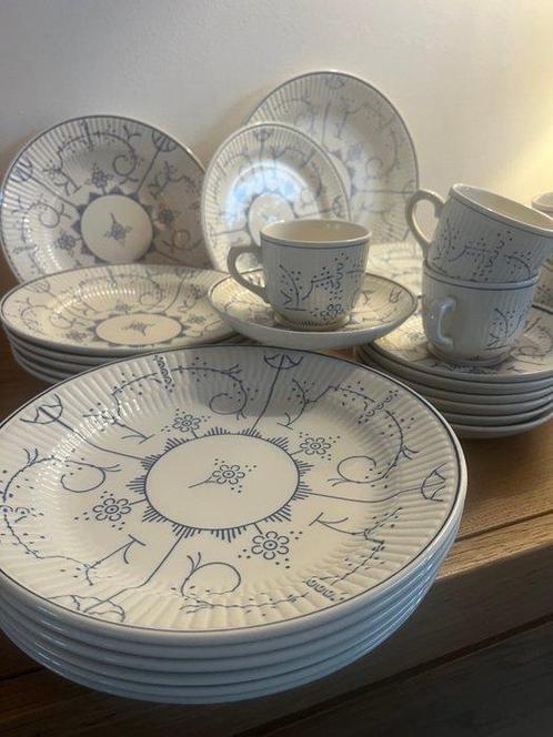 Royal Boch - Tafelservies (32) - Kopenhagen - Porselein, Antiek en Kunst, Antiek | Meubels | Tafels