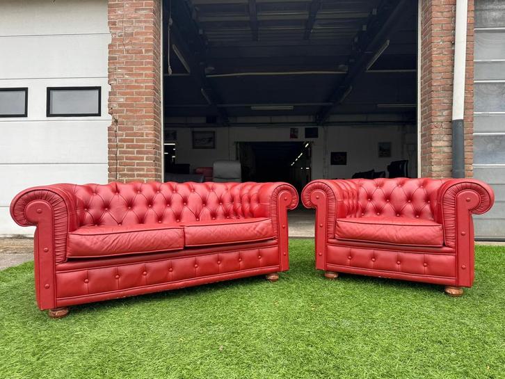 Bankstel  Chesterfield 2 zit bank +fauteuil rood leer, Huis en Inrichting, Banken | Bankstellen, Rechte bank, Gebruikt, Hout, Leer