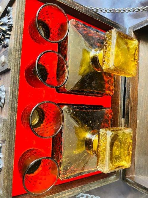 Drankkast - Glas, Hout - Likeurkelder, Antiek en Kunst, Curiosa en Brocante
