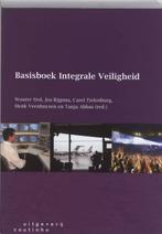 Basisboek Integrale Veiligheid 9789062834792 Wouter Stol, Boeken, Gelezen, Wouter Stol, Carel Tielenburg, Verzenden