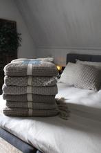 Woondeken / plaid Lyon kiezel, Huis en Inrichting, Woonaccessoires | Plaids en Woondekens, Ophalen of Verzenden, Nieuw