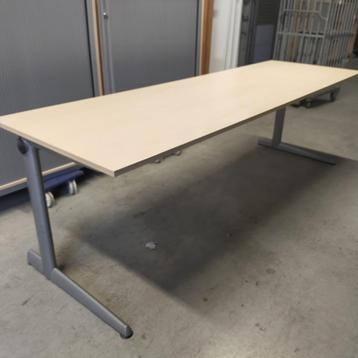 Ahrend 500 groot bureau - 240x75 cm beschikbaar voor biedingen