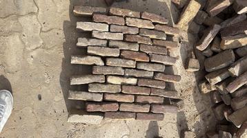 Oud gebakken waalformaten rood paars Renswoud op pallets) beschikbaar voor biedingen