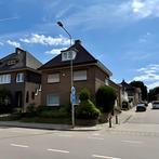 Geschakelde woning met tuin, gemeubileerd en eigen..., Huizen en Kamers, Garages en Parkeerplaatsen