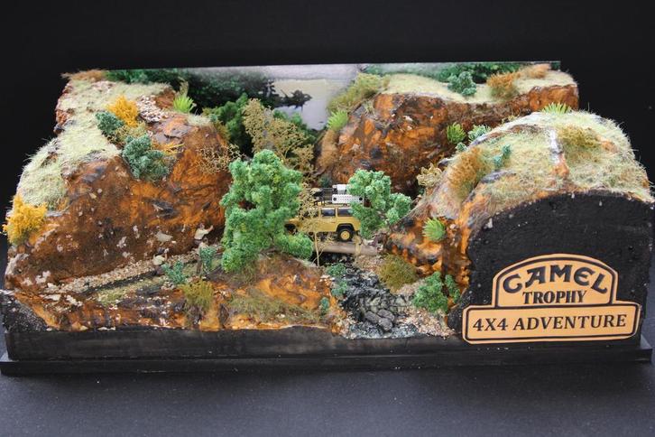 Diorama Camel Trophy 4x4 Adventure 1:64 in vitrine, Hobby en Vrije tijd, Modelbouw | Figuren en Diorama's, 1:50 of kleiner, Nieuw