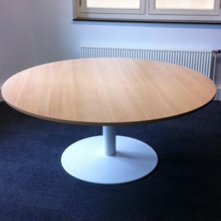 (MDK-104481) Ahrend trompetpoot tafel, Huis en Inrichting, Bureaus, Gebruikt, Ophalen of Verzenden