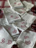 7 vroege 20e-eeuwse damast linnen servetten met initialen