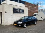 Skoda Octavia 1.2 TSI DSG 2012 - BOMVOL OPTIE - ONDERHOUD!, Dealer onderhouden, Stof, Beige, Zwart