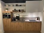 Moderne houten (look) keuken met top apparatuur!, Kunststof, Enkelwandige keuken, Bruin, Zo goed als nieuw