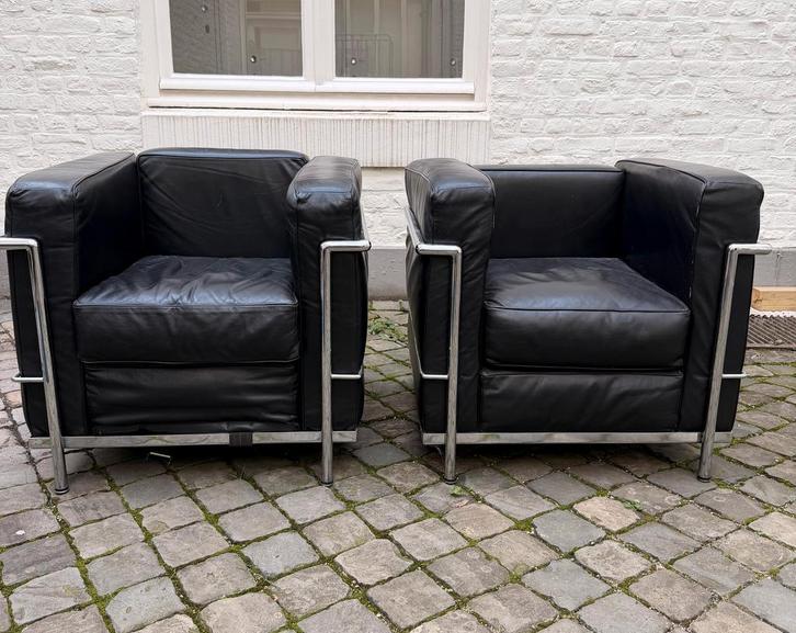 2 leren armfauteuils naar ‘Le Corbusier’, model: LC2, Huis en Inrichting, Fauteuils, Nieuw