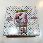 Pokémon - 1 Booster box - Pokemon - Pokemon card 151 Scarlet, Hobby en Vrije tijd, Verzamelkaartspellen | Pokémon, Nieuw
