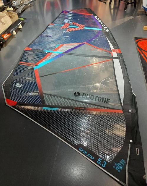 Duotone Super Star 2022 - 5.7, Watersport en Boten, Windsurfen, Zeil, Gebruikt, Ophalen of Verzenden