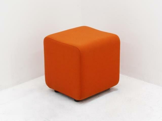 Poef Ahrend - 43x40x40cm - oranje, Zakelijke goederen, Kantoor en Winkelinrichting | Kantoormeubilair en Inrichting, Overige typen