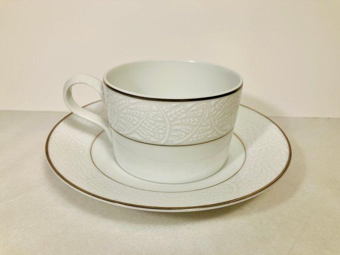 Lalique - Kop en schotel - Damassé platine - Porselein, Antiek en Kunst, Antiek | Meubels | Tafels