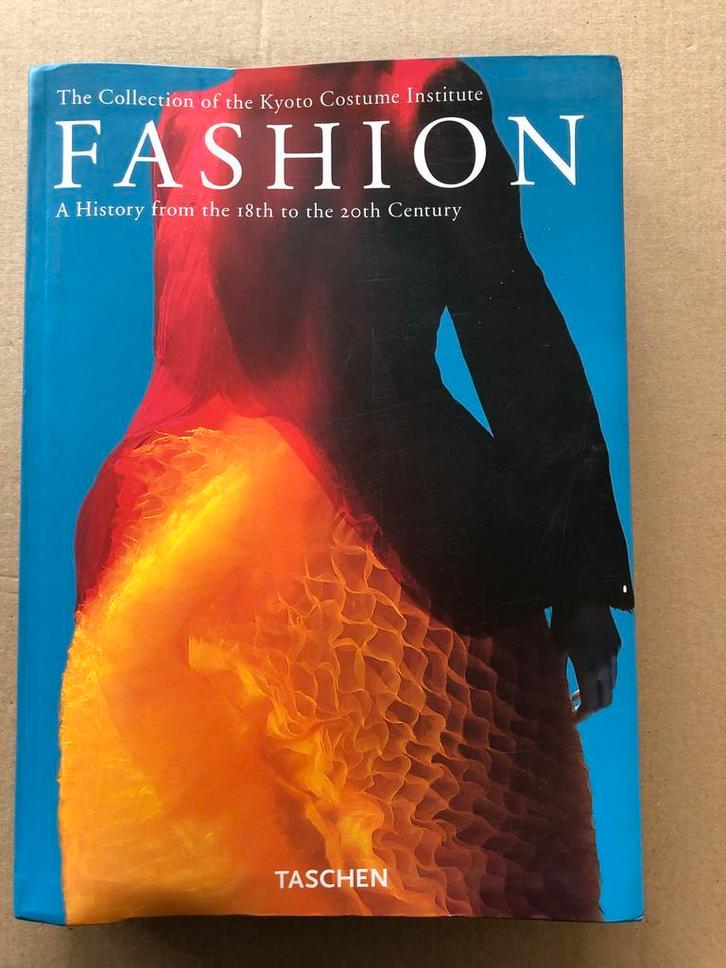 Kyoto Costume Institute - Mode - 18e t/m 20e eeuw - 736 blz., Boeken, Mode, Zo goed als nieuw, Ophalen of Verzenden