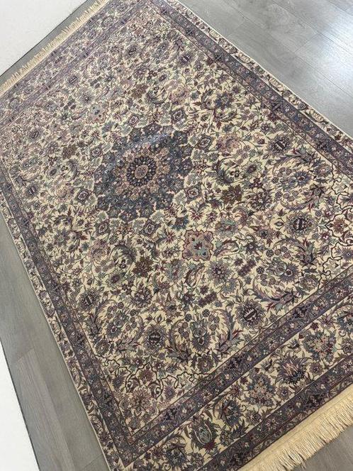 Isphahan - Vloerkleed - 356 cm - 198 cm - Iphahan, Huis en Inrichting, Stoffering | Tapijten en Kleden