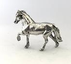 Miniatuur figuur - Massief zilveren Fries paard. - .925