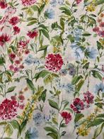 San Leucio stoffen met bloemenpatroon en veldbloemen,