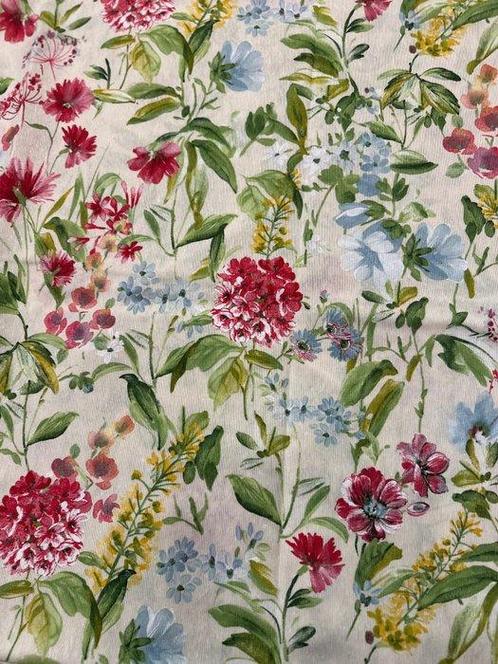 San Leucio stoffen met bloemenpatroon en veldbloemen,, Antiek en Kunst, Antiek | Kleden en Textiel