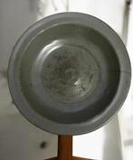 Elegante bol schaaltje in céladon van Longquan, China. -