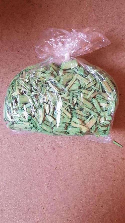 Actie houtsnippers lichtgroen +/- 200 gr gekleurde, Hobby en Vrije tijd, Knutselen, Nieuw, Ophalen of Verzenden