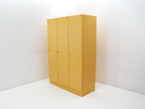 Locker/garderobekast Van Esch - okergeel - 175x120x50cm, Huis en Inrichting, Woonaccessoires | Kapstokken, Overige typen, Gebruikt