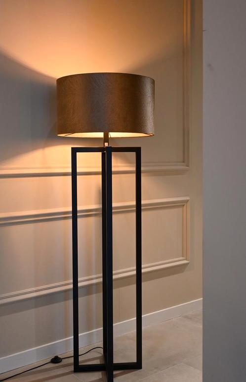 Vloerlamp Milano zwart staal staande lamp stalamp, Huis en Inrichting, Lampen | Vloerlampen, 150 tot 200 cm, Nieuw, Metaal