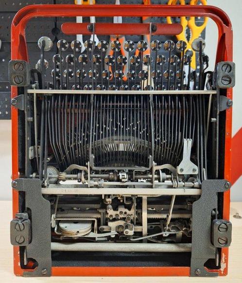 Hispano Olivetti Studio 46 - Schrijfmachine - 1970-1980, Antiek en Kunst, Kunst | Designobjecten