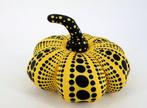 Yayoi Kusama (1929) - sculptuur, Dots obsession (pumpkin, Antiek en Kunst