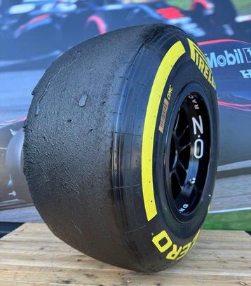 Wiel compleet met band - Formule 1 Pirelli - O.Z. *** NO beschikbaar voor biedingen