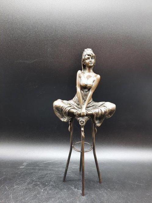 Beeld, Bronze, Lady on Barstool 28cm - 28 cm - Brons, Antiek en Kunst, Curiosa en Brocante