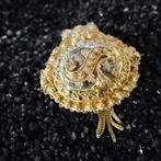 Gouden oud Hollandse broche van een mutsenbel | Antiek, Ophalen of Verzenden, Gebruikt, Goud, Overige merken