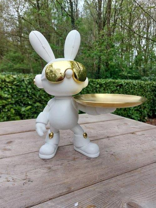 Beeld, white rabbit with gold tray - 33 cm - hoogwaardig, Antiek en Kunst, Curiosa en Brocante