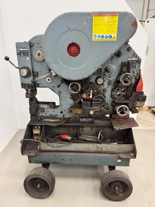 MUBEA pons/knipmachine ponsmachine pons machine, Doe-het-zelf en Verbouw, Gereedschap | Overige machines, Gebruikt
