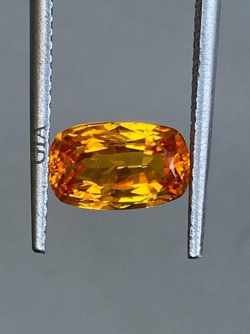 1 pcs Oranje Saffier - 2.05 ct - Gemological Institute of, Sieraden, Tassen en Uiterlijk, Edelstenen
