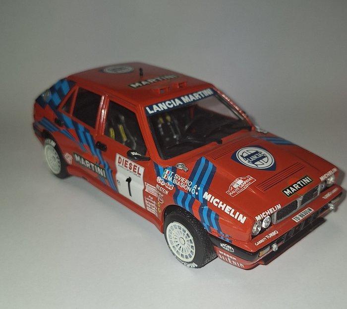Lancia Delta HF integrale Martini 1:24 - Model sportwagen -, Hobby en Vrije tijd, Modelauto's | 1:5 tot 1:12