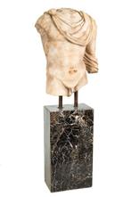 sculptuur, Torso in marmo di Carrara con base in nero, Antiek en Kunst