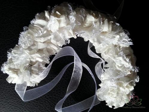 Haarcorsage Mulberry Wit Polscorsage Lint-Luxer Haarcorsage, Huis en Inrichting, Woonaccessoires | Kunstplanten en Kunstbloemen