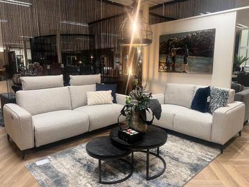 Nieuw model bank met 2 elektrische relaxen in vele stoffen beschikbaar voor biedingen