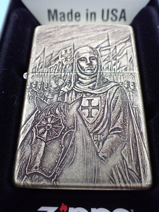 Zippo - Zippo Custom - King Baldwin IV - Zonder Minimumprijs, Verzamelen, Rookartikelen, Aanstekers en Luciferdoosjes