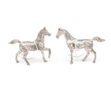 Twee zilveren miniatuur paarden beschikbaar voor biedingen