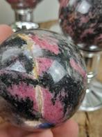Zeven schitterende Rhodoniet bollen - op kunststof