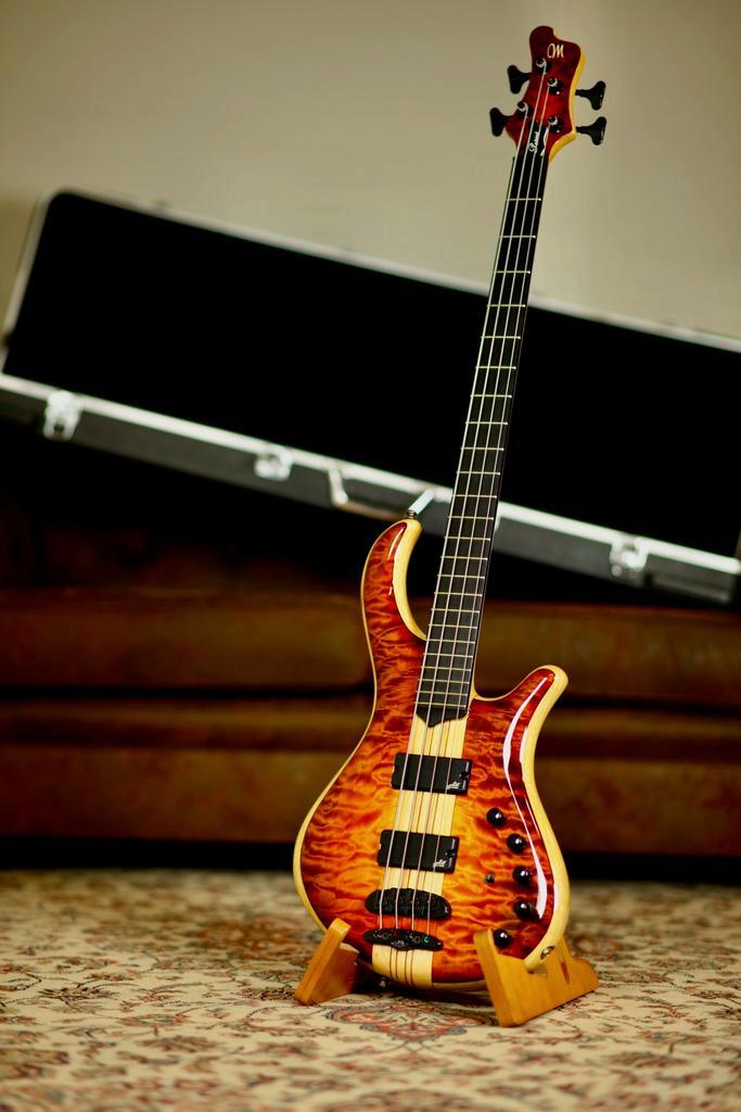 Mayones Patriot 4 Custom Aguilar AAAA | Quilted Maple, Muziek en Instrumenten, Snaarinstrumenten | Gitaren | Bas