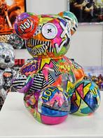 Patryk Konrad - Pop art holographic bear sculpture