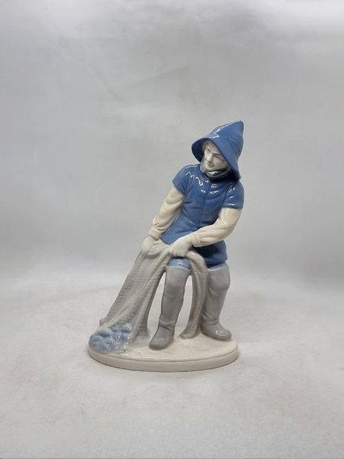 Wagner and Apel - Beeldje - Porcelain figurines of a, Antiek en Kunst, Antiek | Glas en Kristal