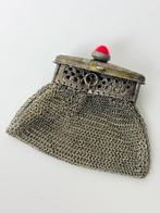 Antieke mesh met rode cabochon sluiting, ca. 1900–1920 -