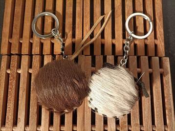 Sleutelhanger hand gemaakt - runder leer - bolletjes beschikbaar voor biedingen